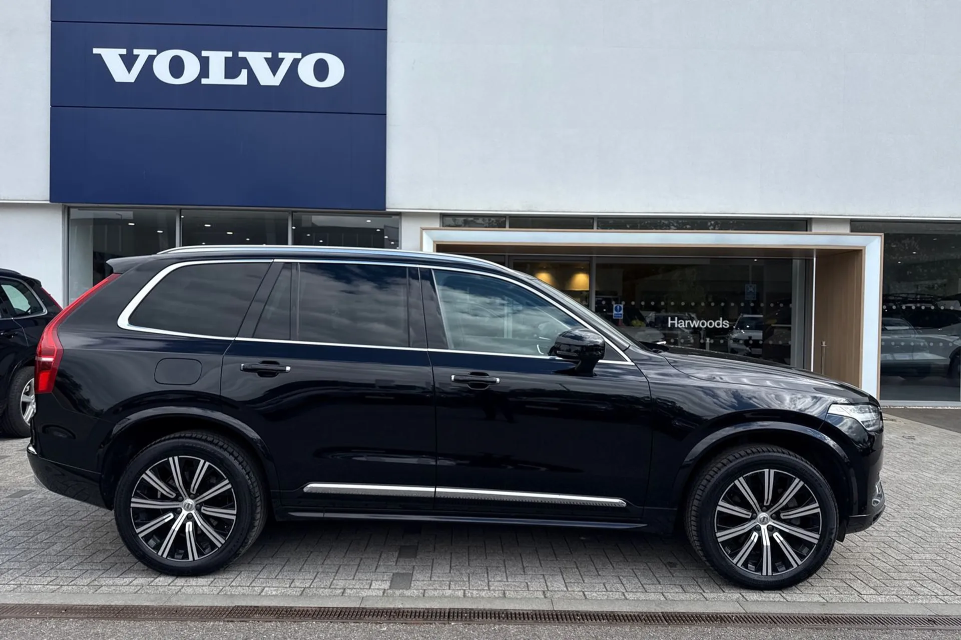 Volvo XC90 thumbnail image number 2