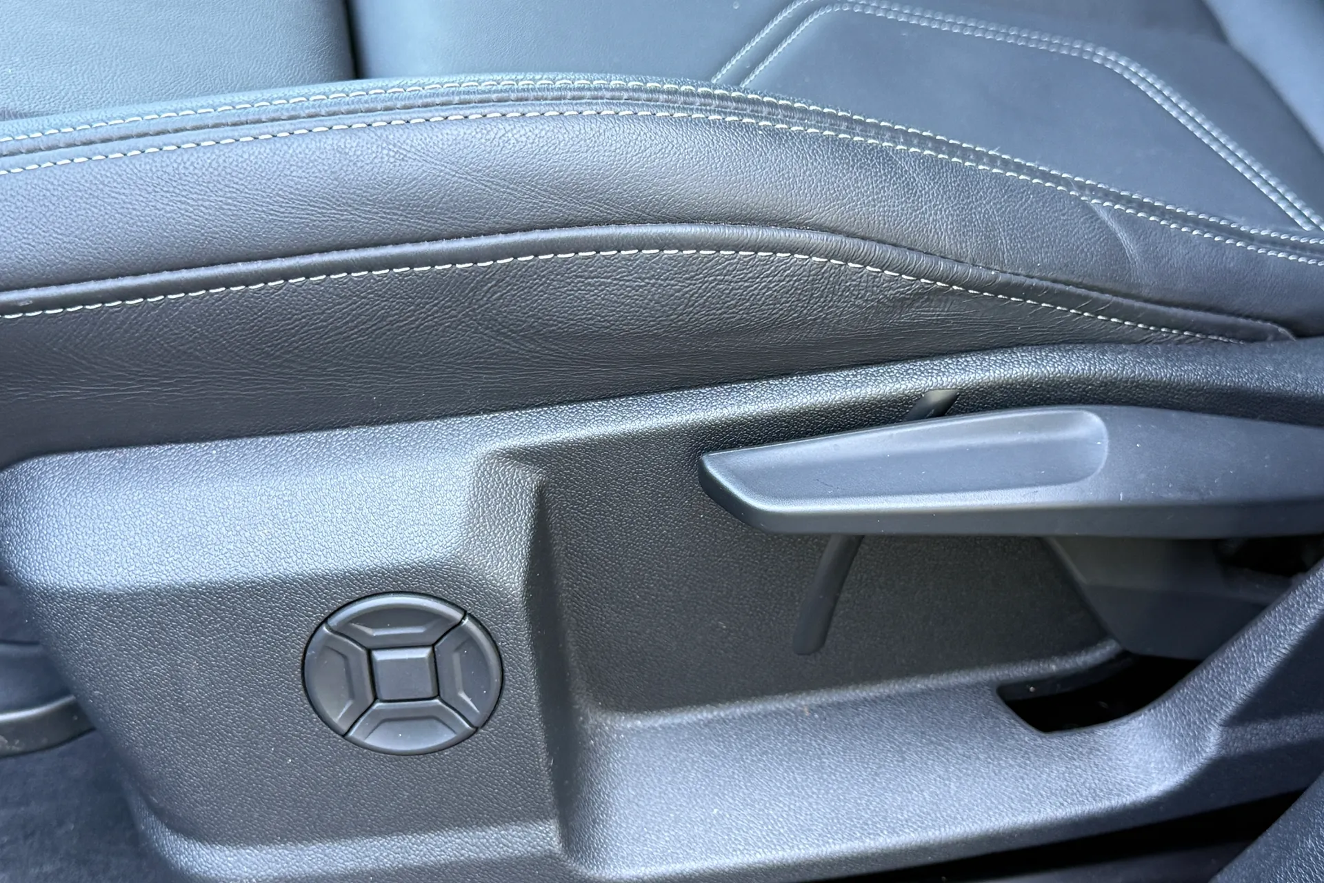 Audi Q3 thumbnail image number 43