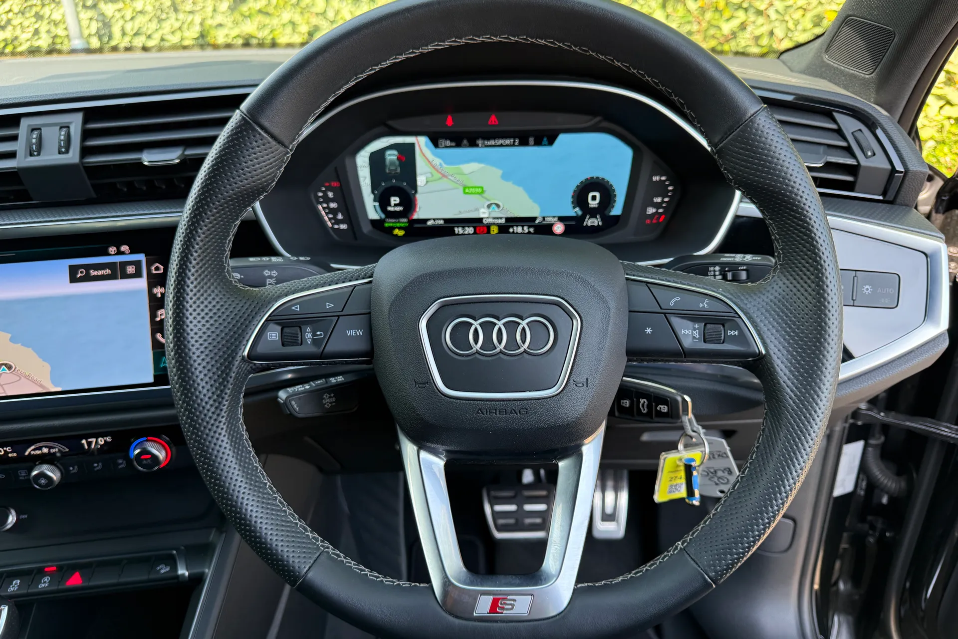 Audi Q3 thumbnail image number 12