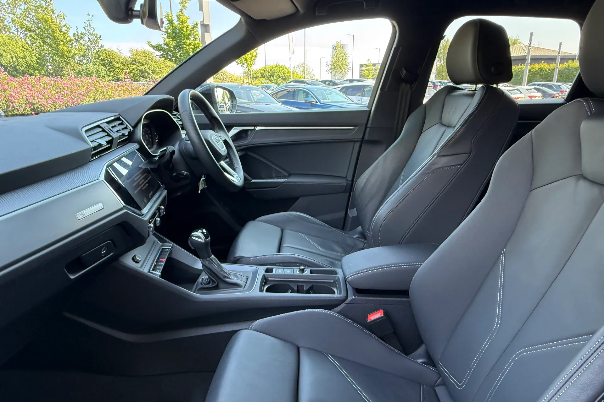 Audi Q3 thumbnail image number 37