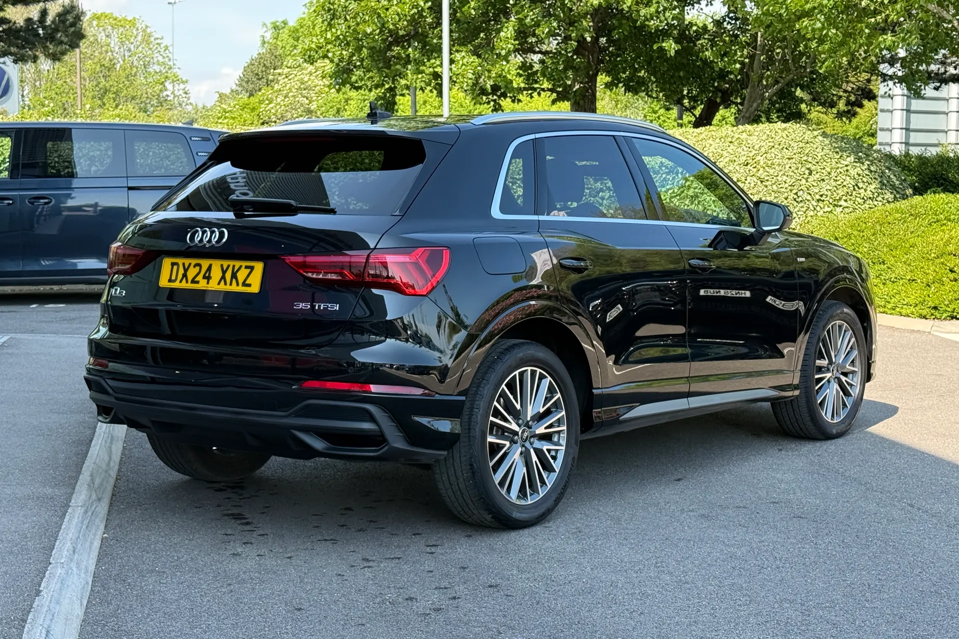 Audi Q3 thumbnail image number 31
