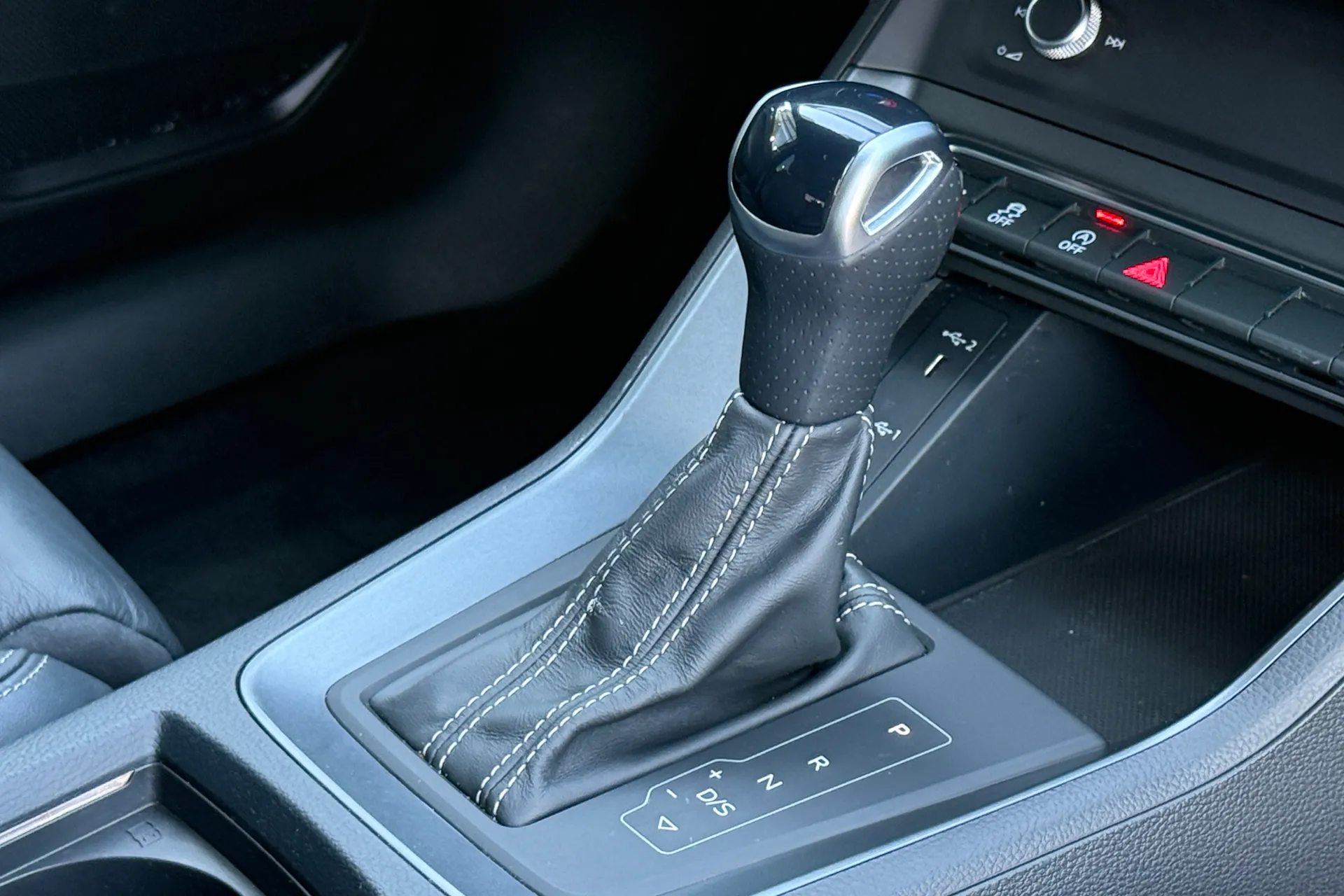 Audi Q3 thumbnail image number 13