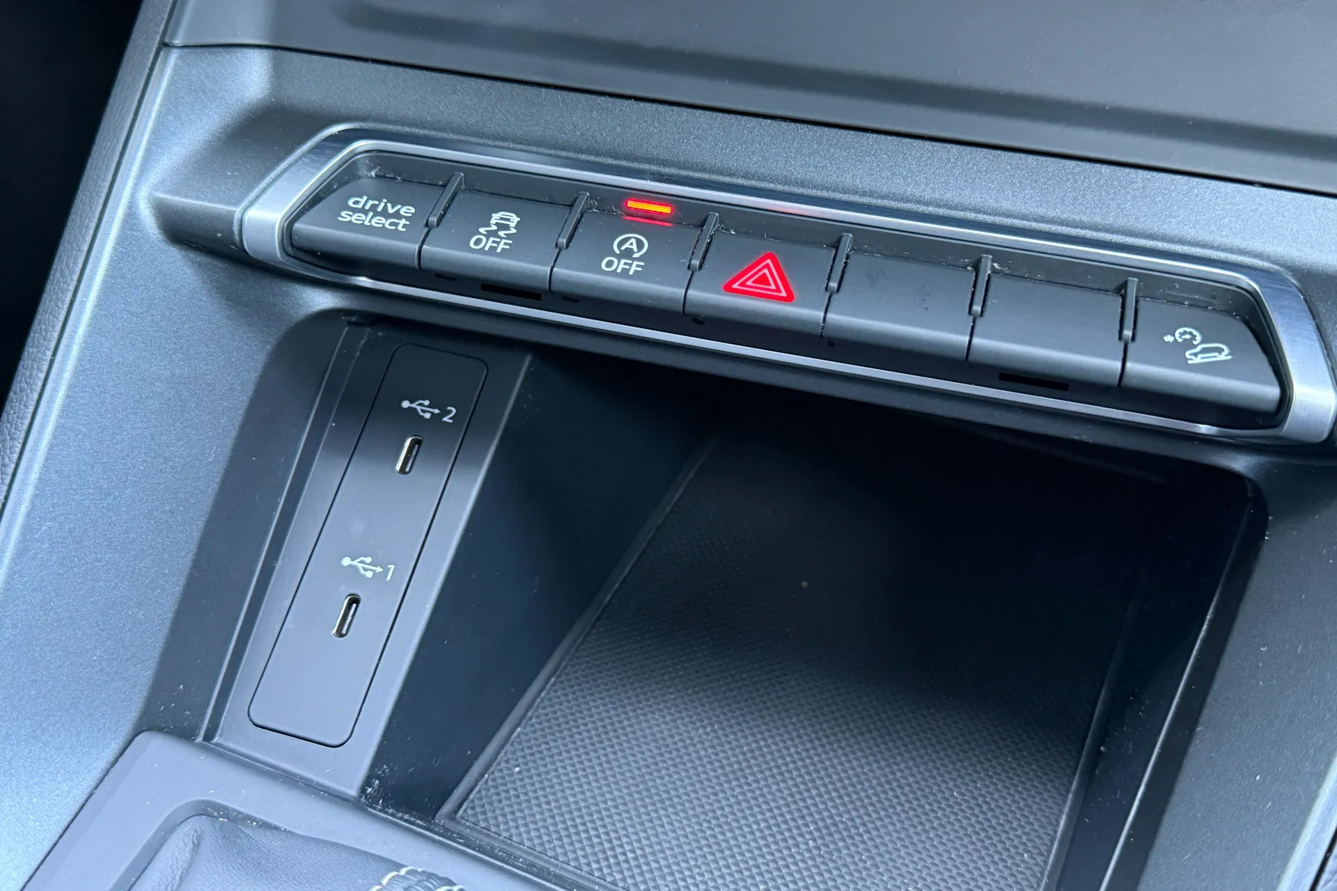 Audi Q3 thumbnail image number 18