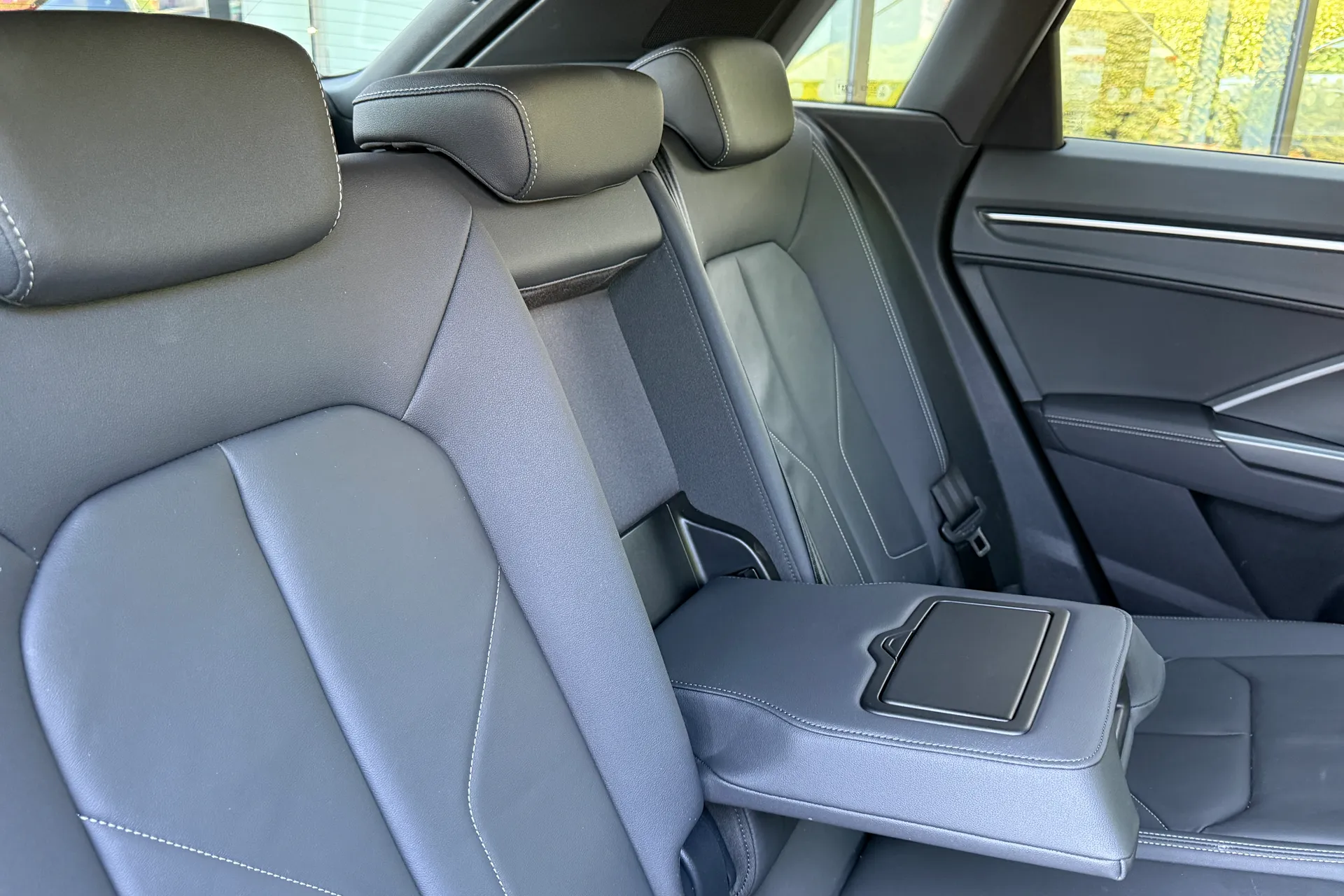 Audi Q3 thumbnail image number 35