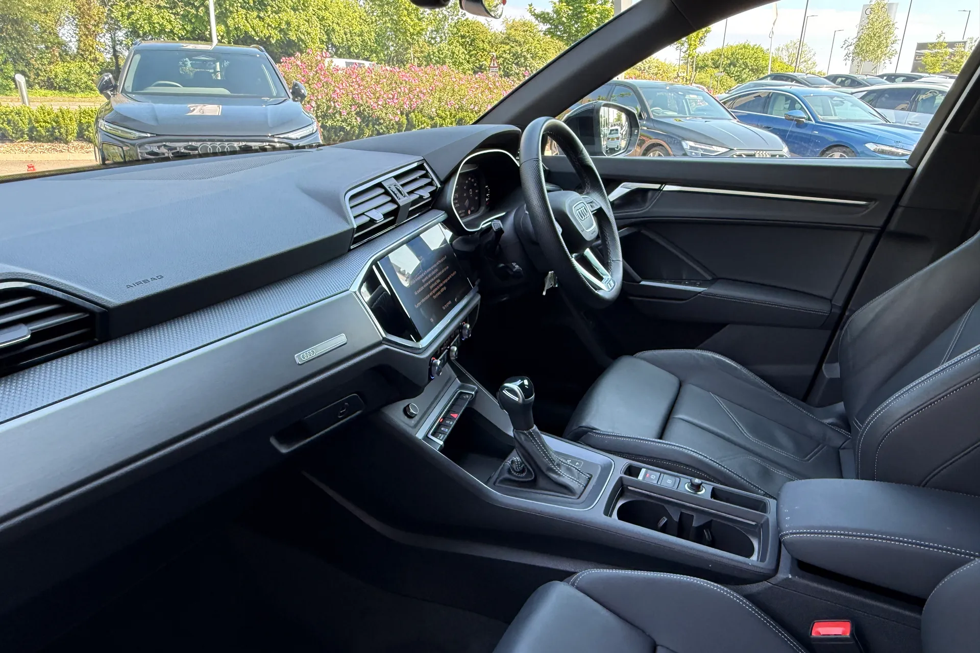 Audi Q3 thumbnail image number 28