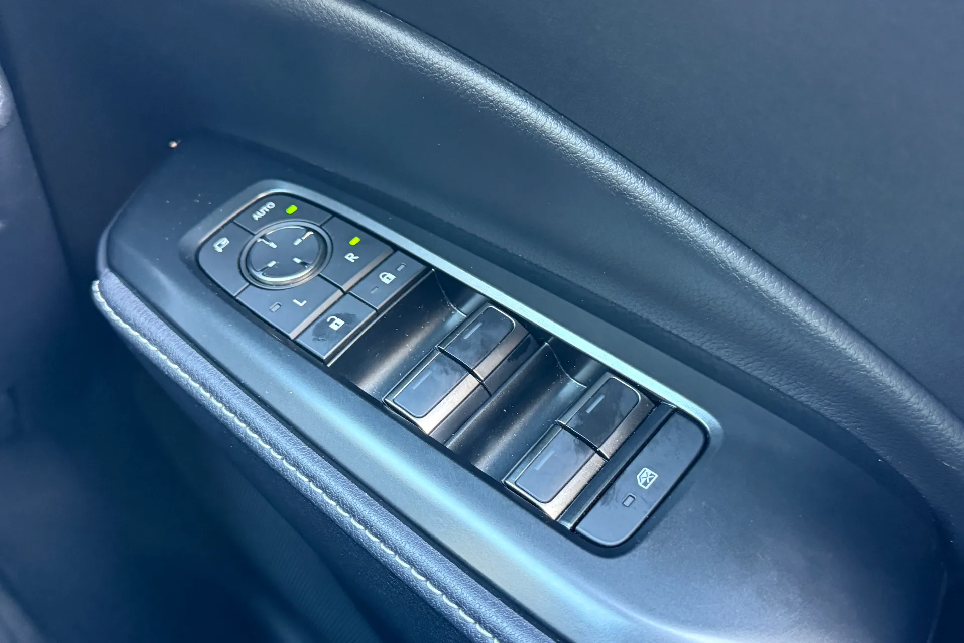 LEXUS LBX thumbnail image number 30