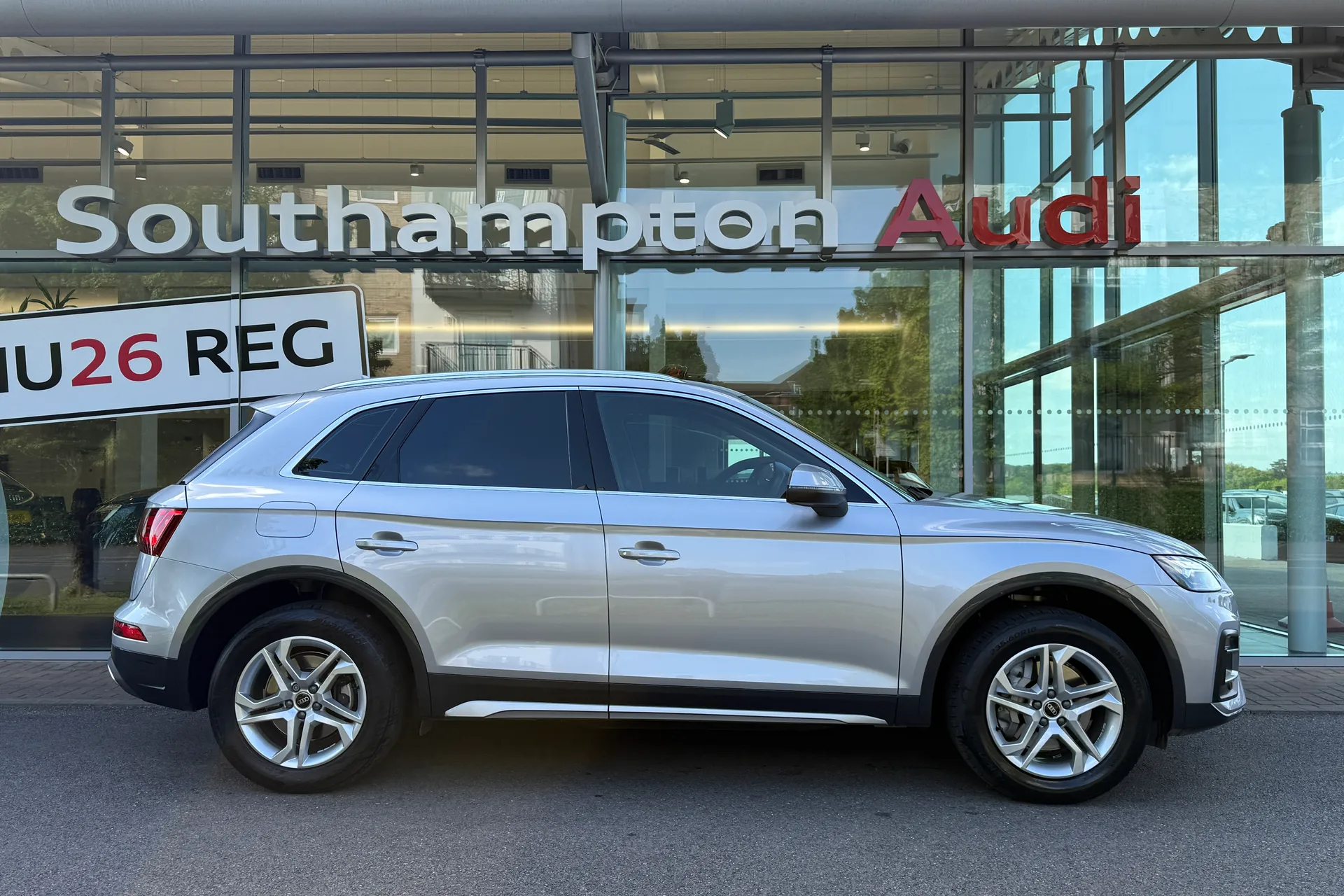 Audi Q5 thumbnail image number 2