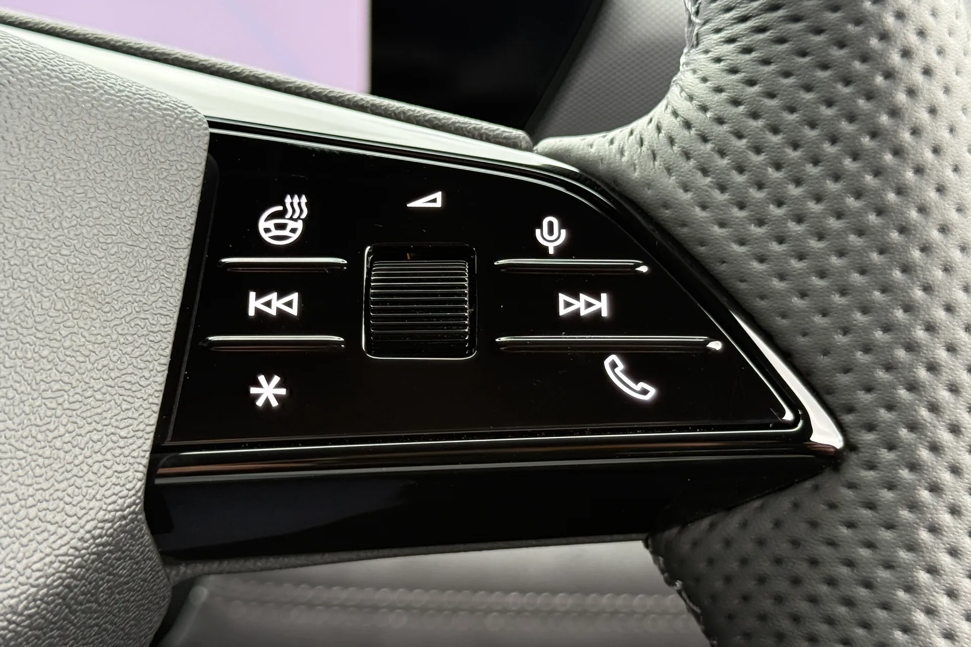 Audi Q6 thumbnail image number 30