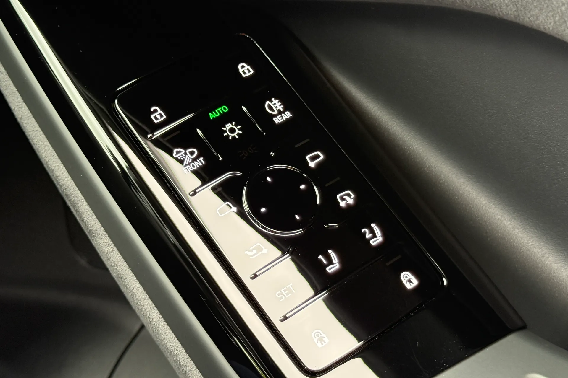 Audi Q6 thumbnail image number 31