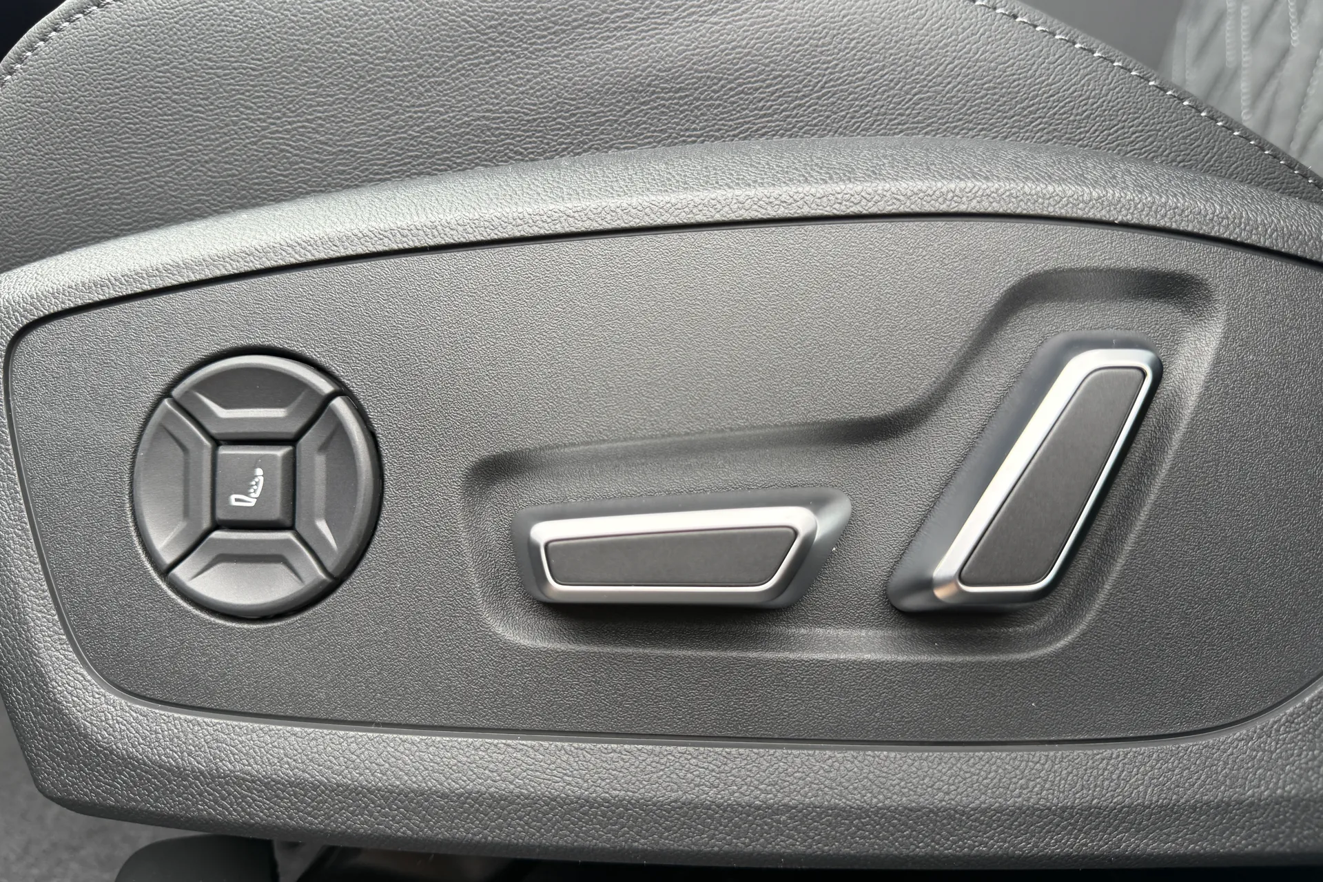 Audi Q6 thumbnail image number 24