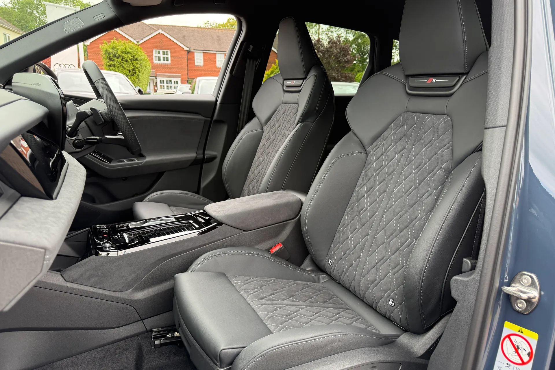 Audi Q6 thumbnail image number 38