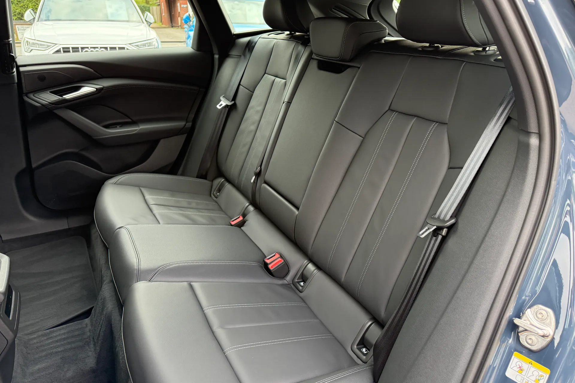 Audi A6 thumbnail image number 43