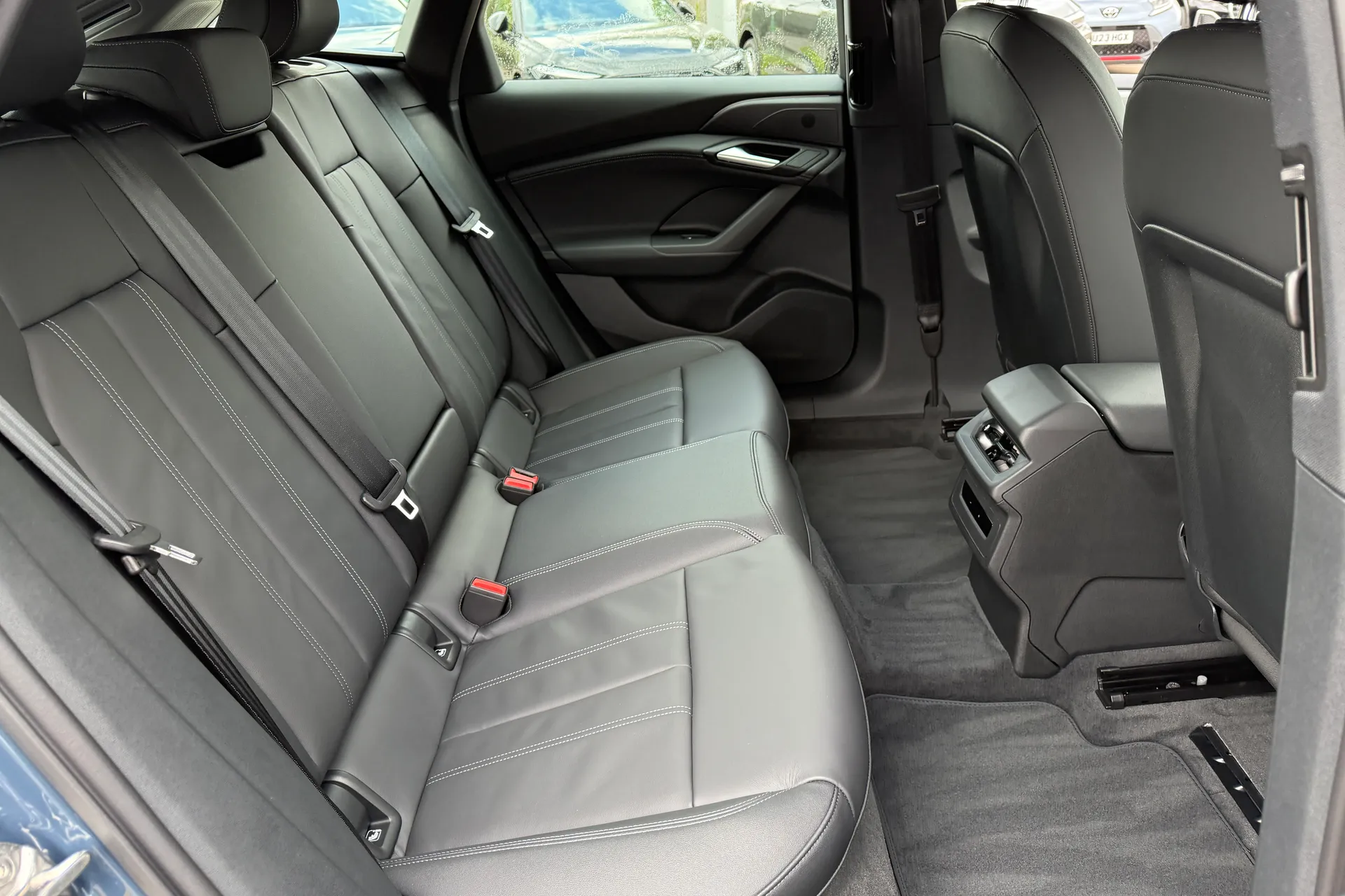 Audi A6 thumbnail image number 45