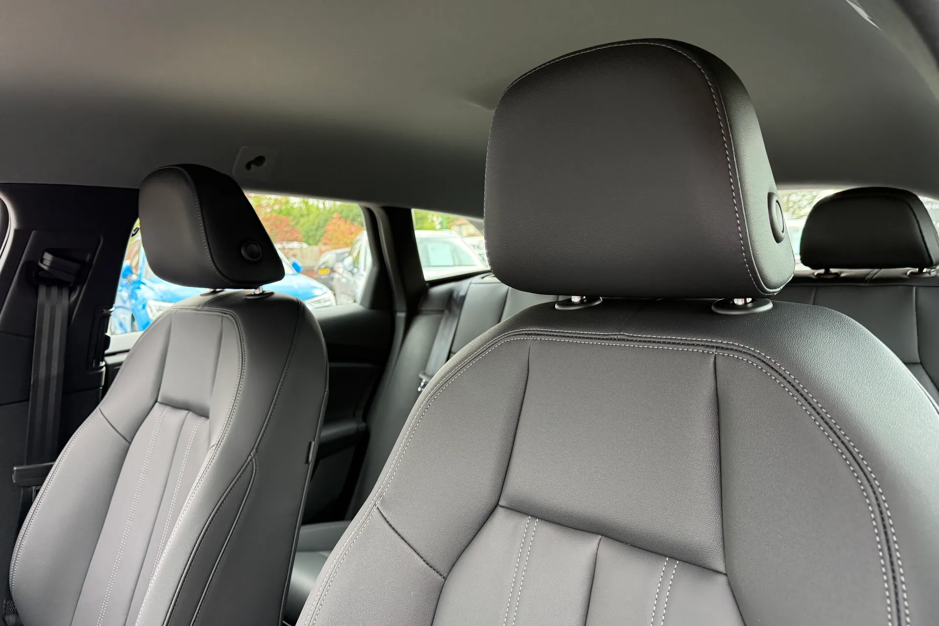 Audi A6 thumbnail image number 31