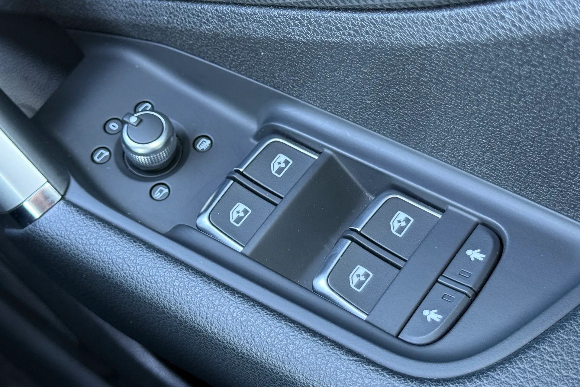 Audi Q2 thumbnail image number 16