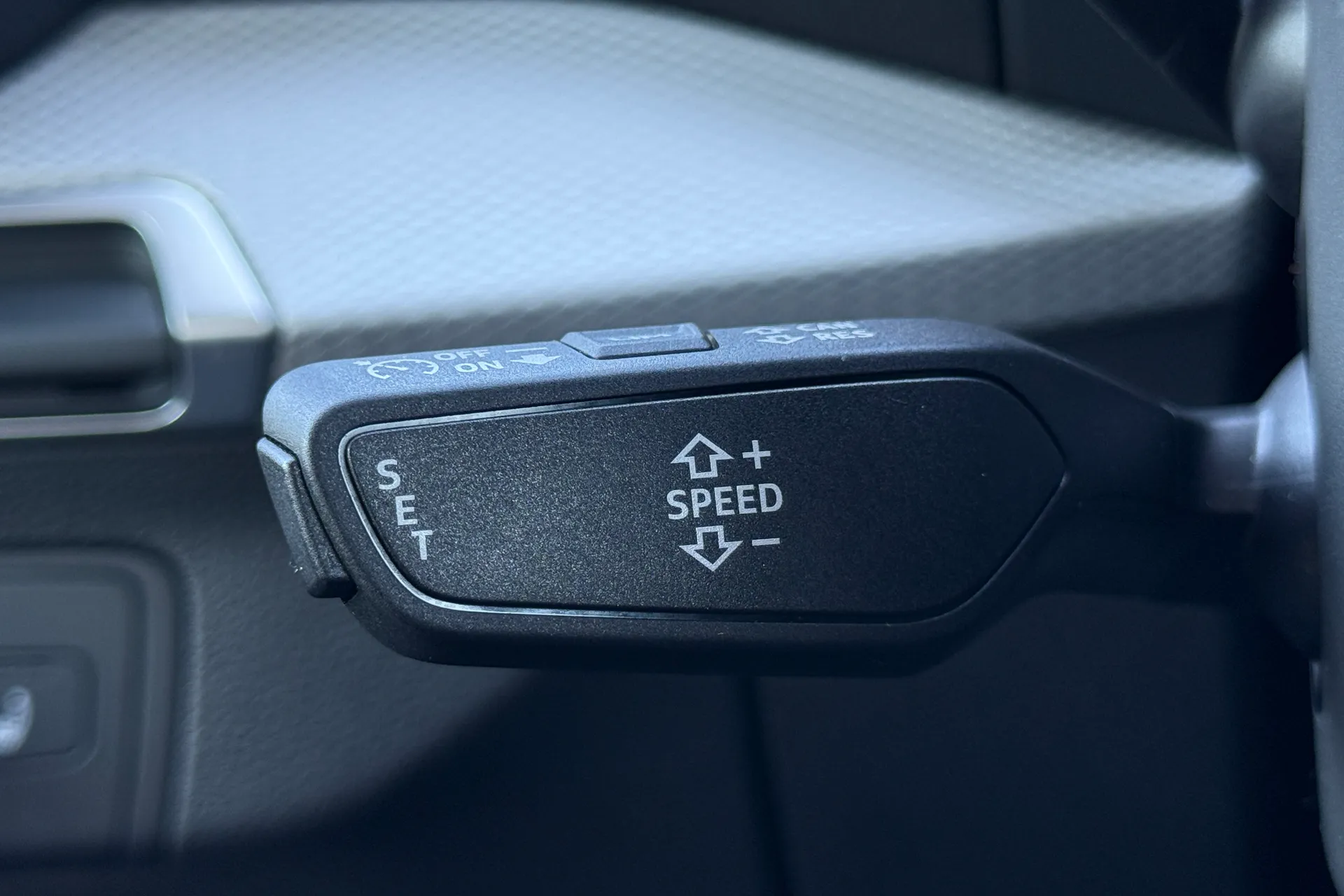 Audi Q2 thumbnail image number 15