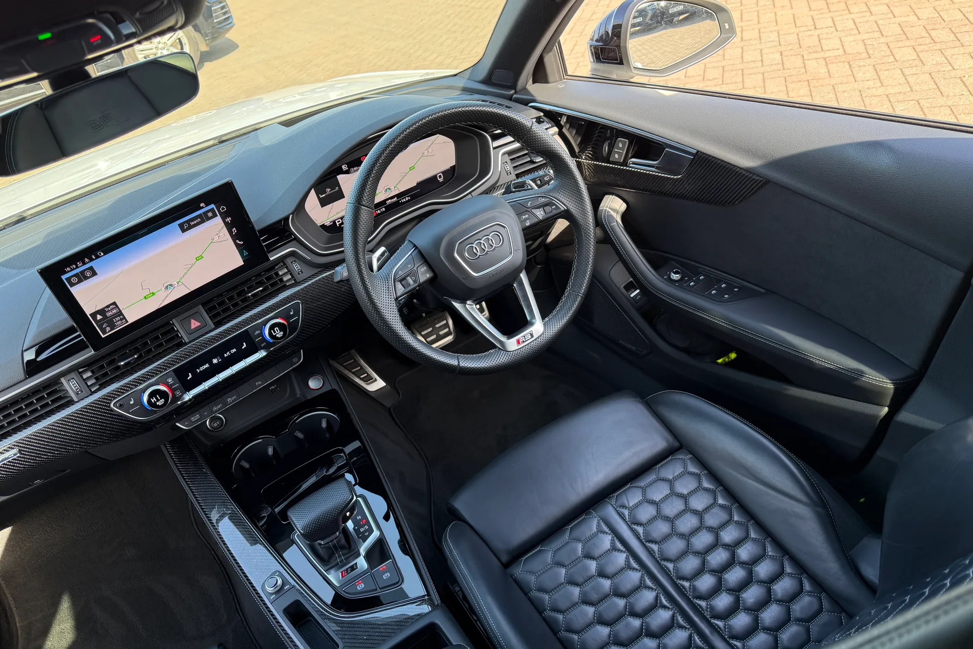 Audi RS4 thumbnail image number 47
