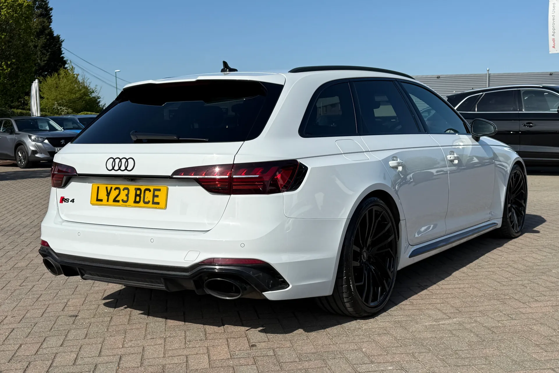 Audi RS4 thumbnail image number 37