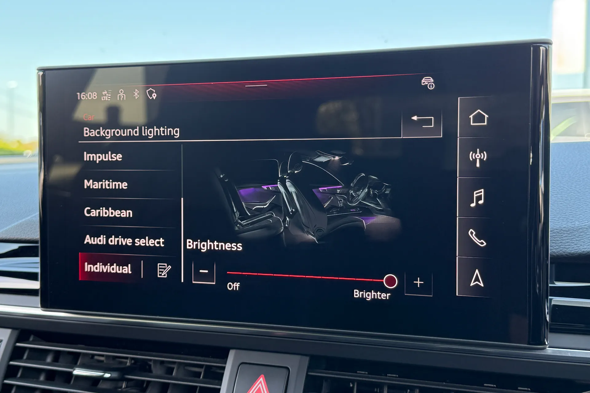 Audi RS4 thumbnail image number 16