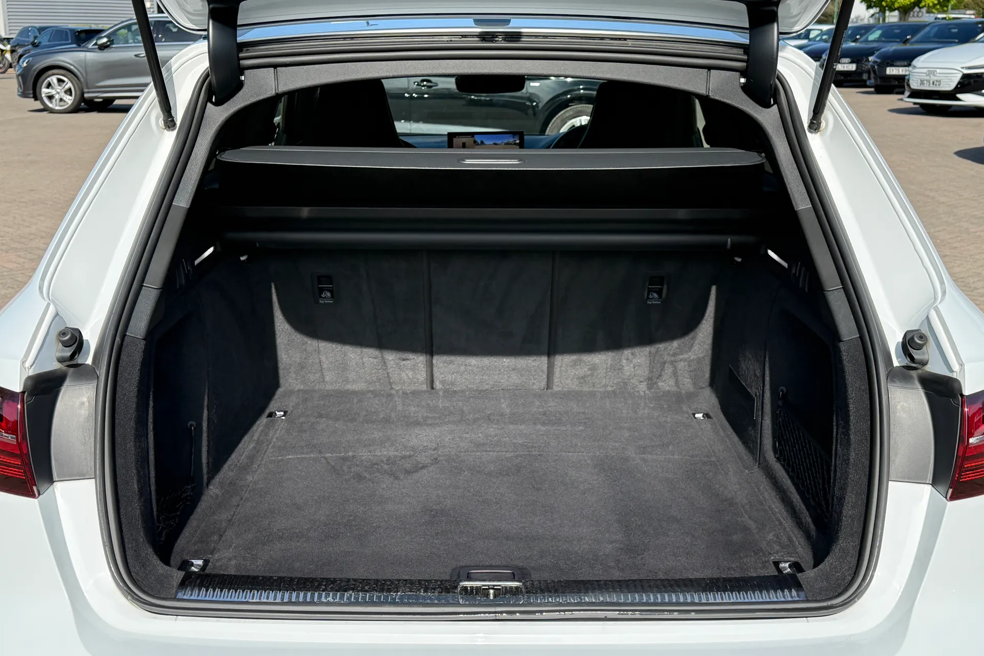 Audi RS4 thumbnail image number 40