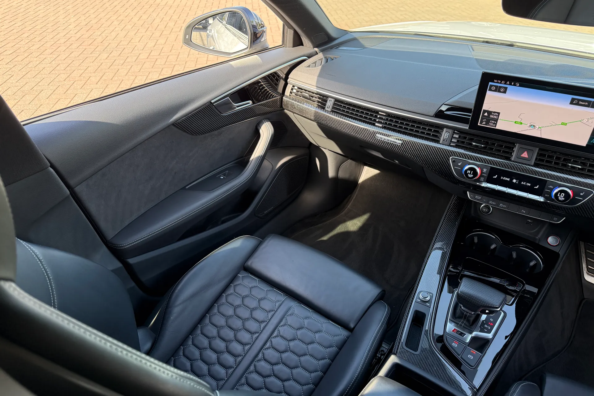 Audi RS4 thumbnail image number 44