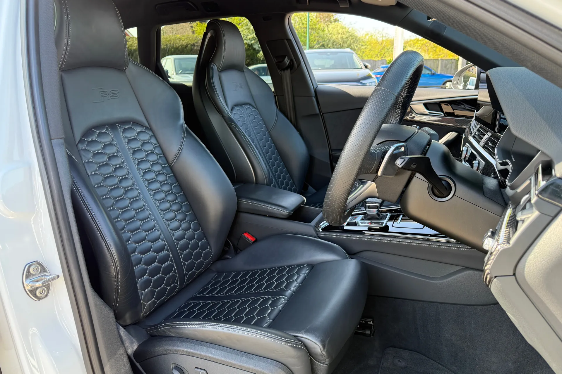Audi RS4 thumbnail image number 32