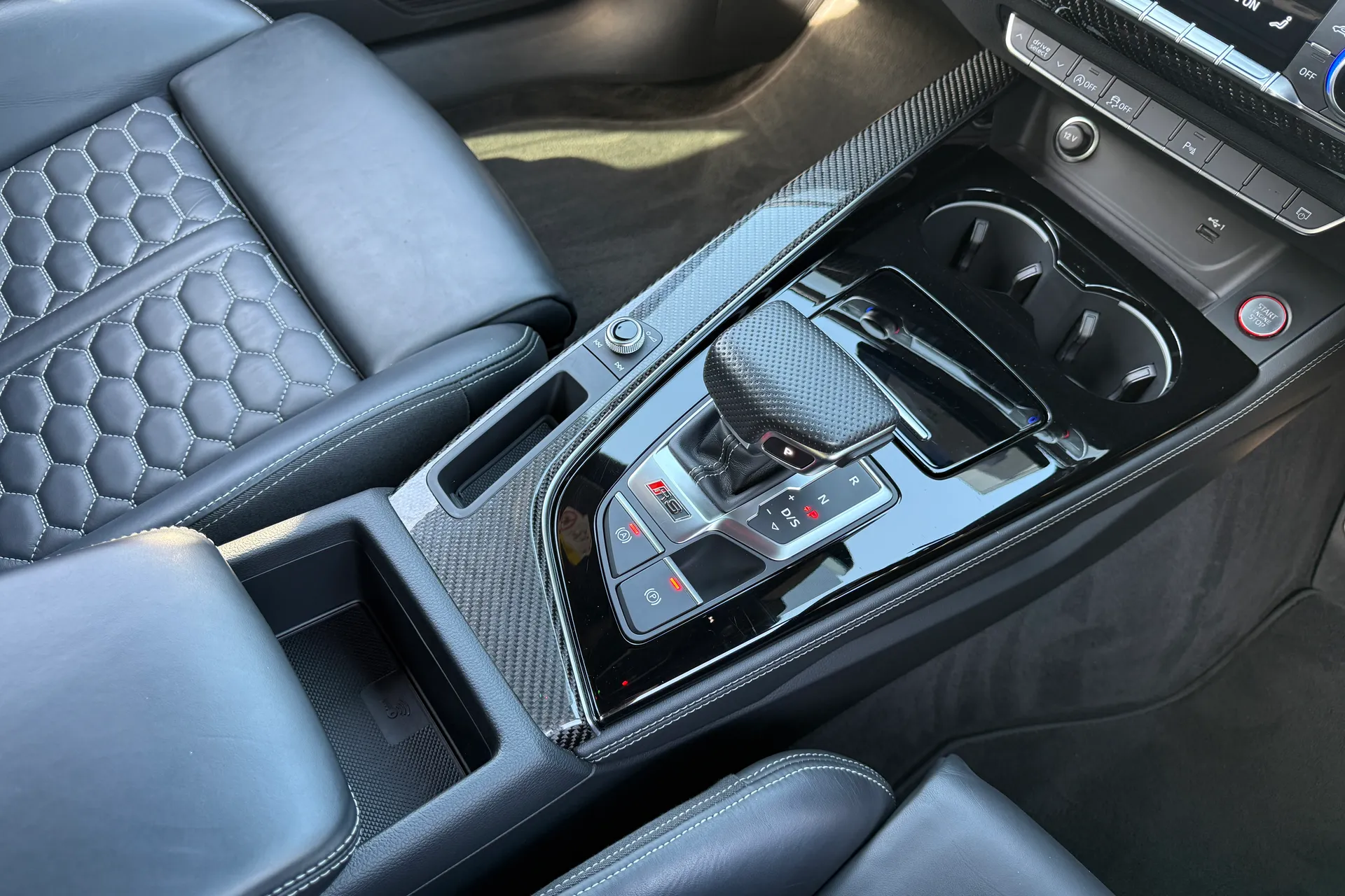 Audi RS4 thumbnail image number 45