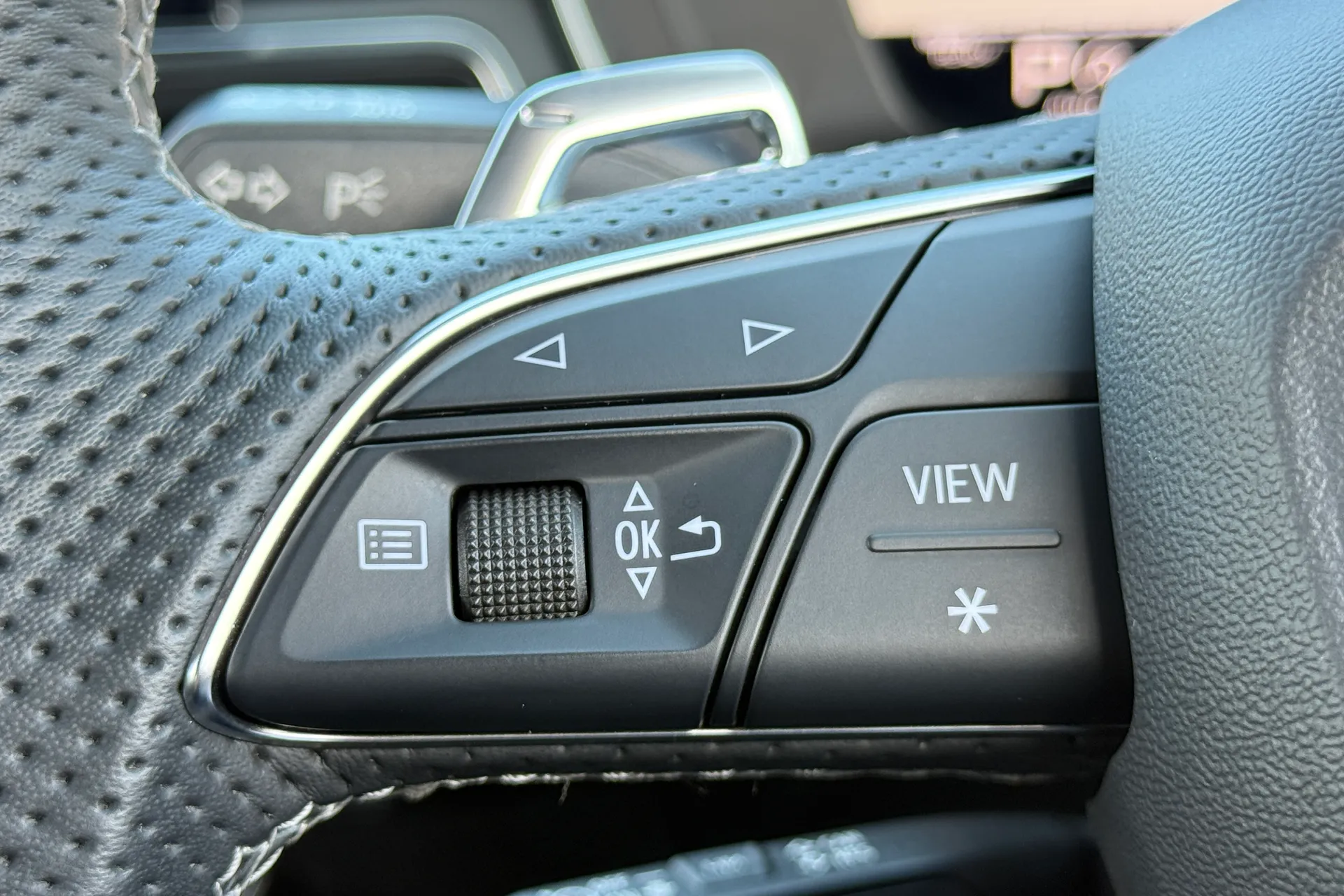Audi RS4 thumbnail image number 26