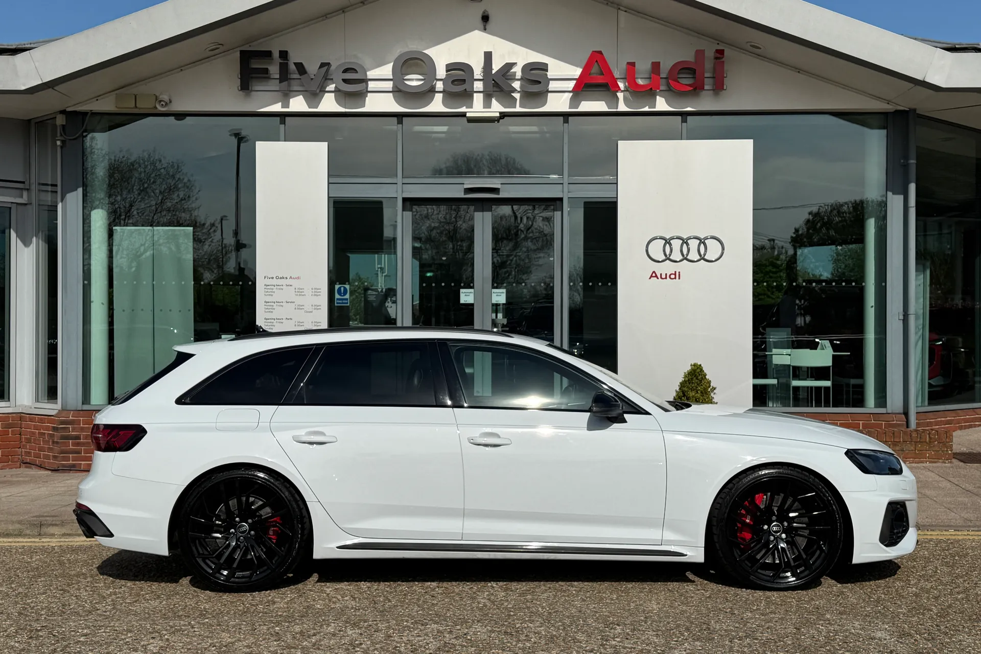 Audi RS4 thumbnail image number 2