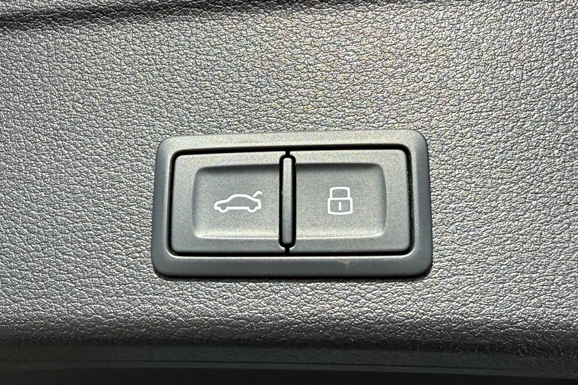 Audi RS4 thumbnail image number 42