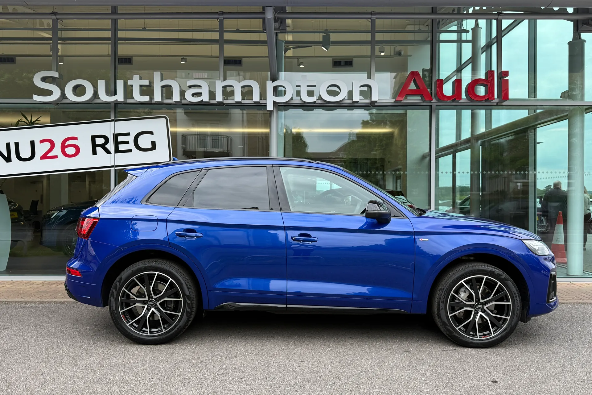 Audi Q5 thumbnail image number 2