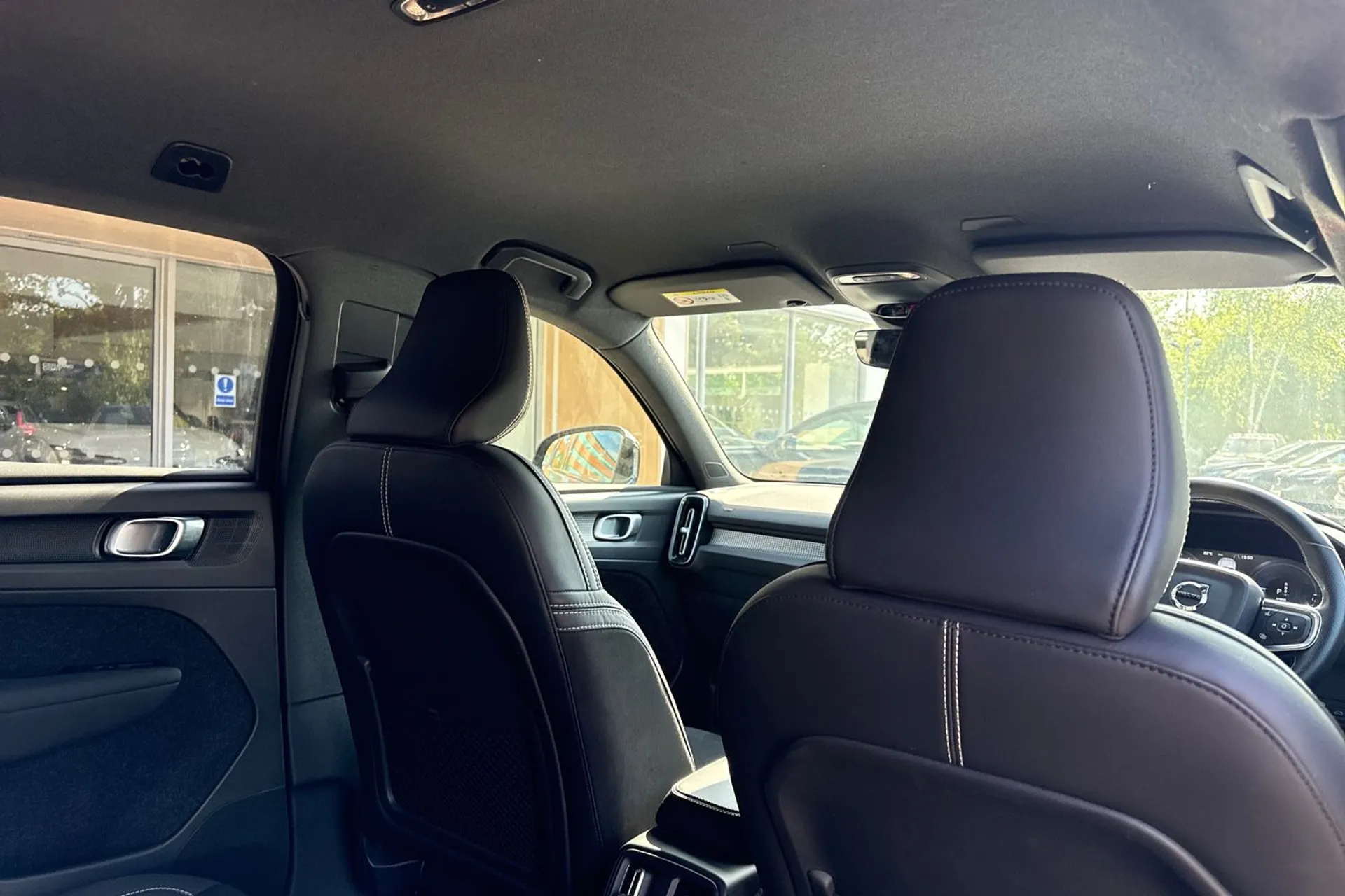 Volvo XC40 thumbnail image number 23
