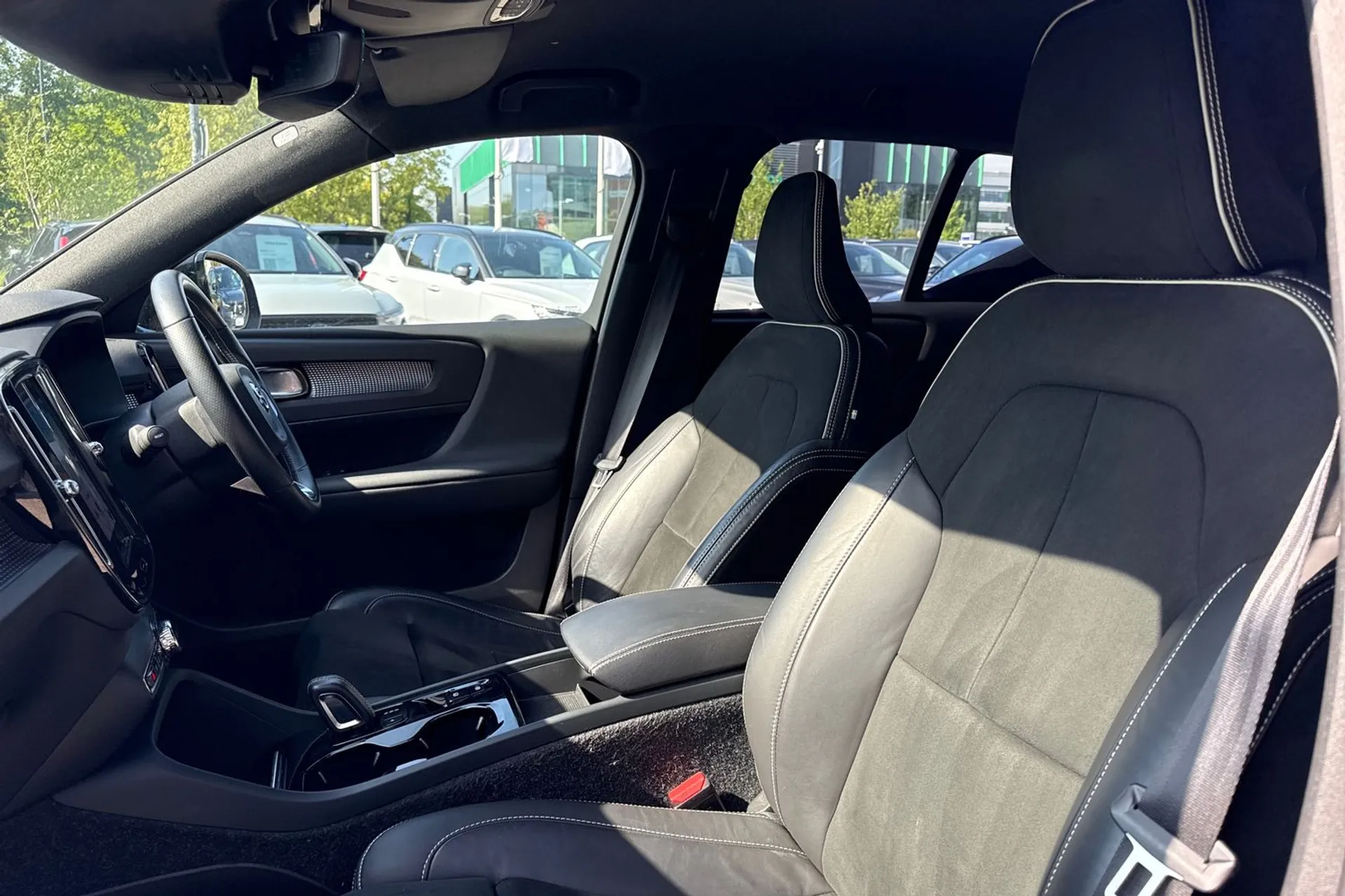 Volvo XC40 thumbnail image number 27