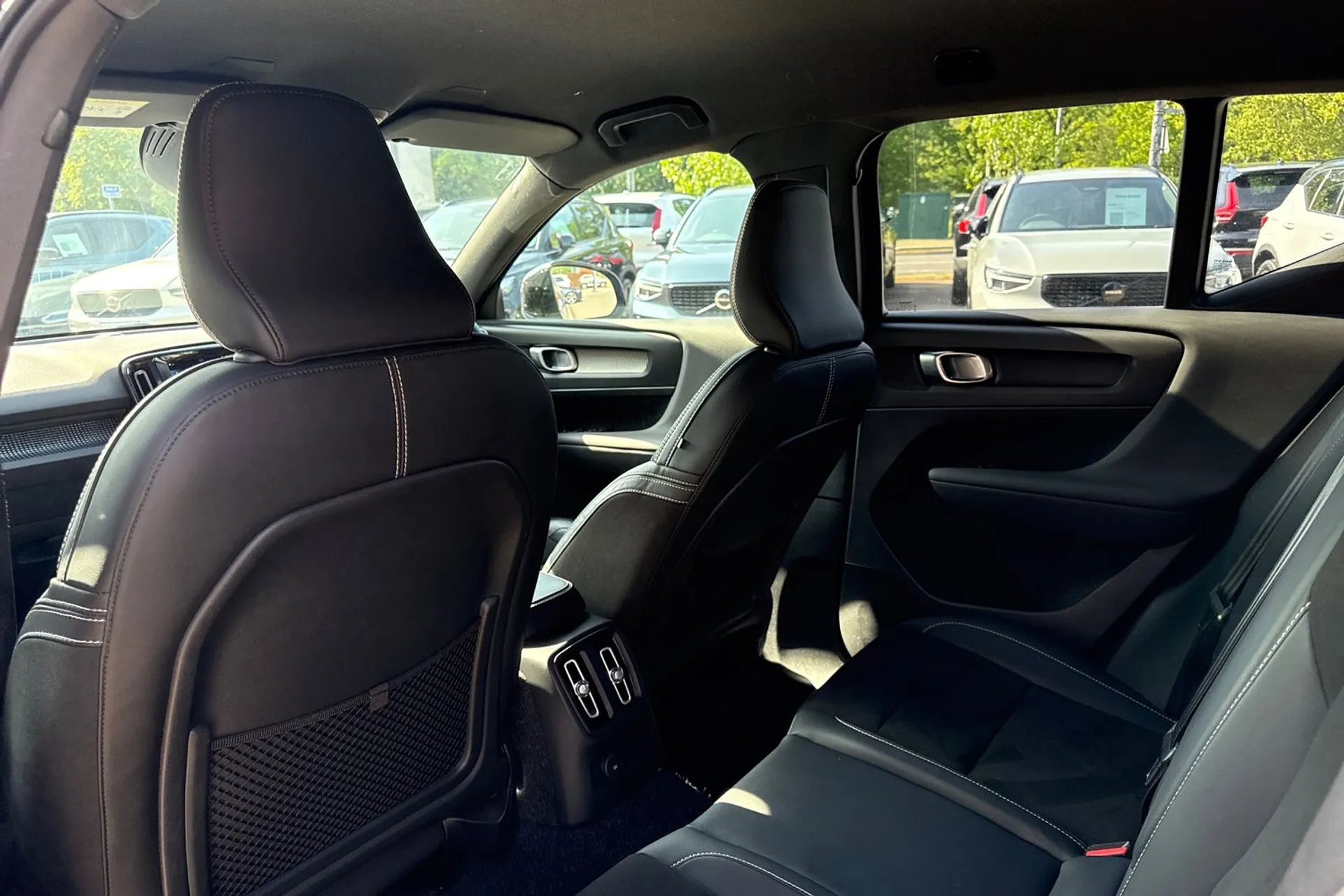 Volvo XC40 thumbnail image number 30