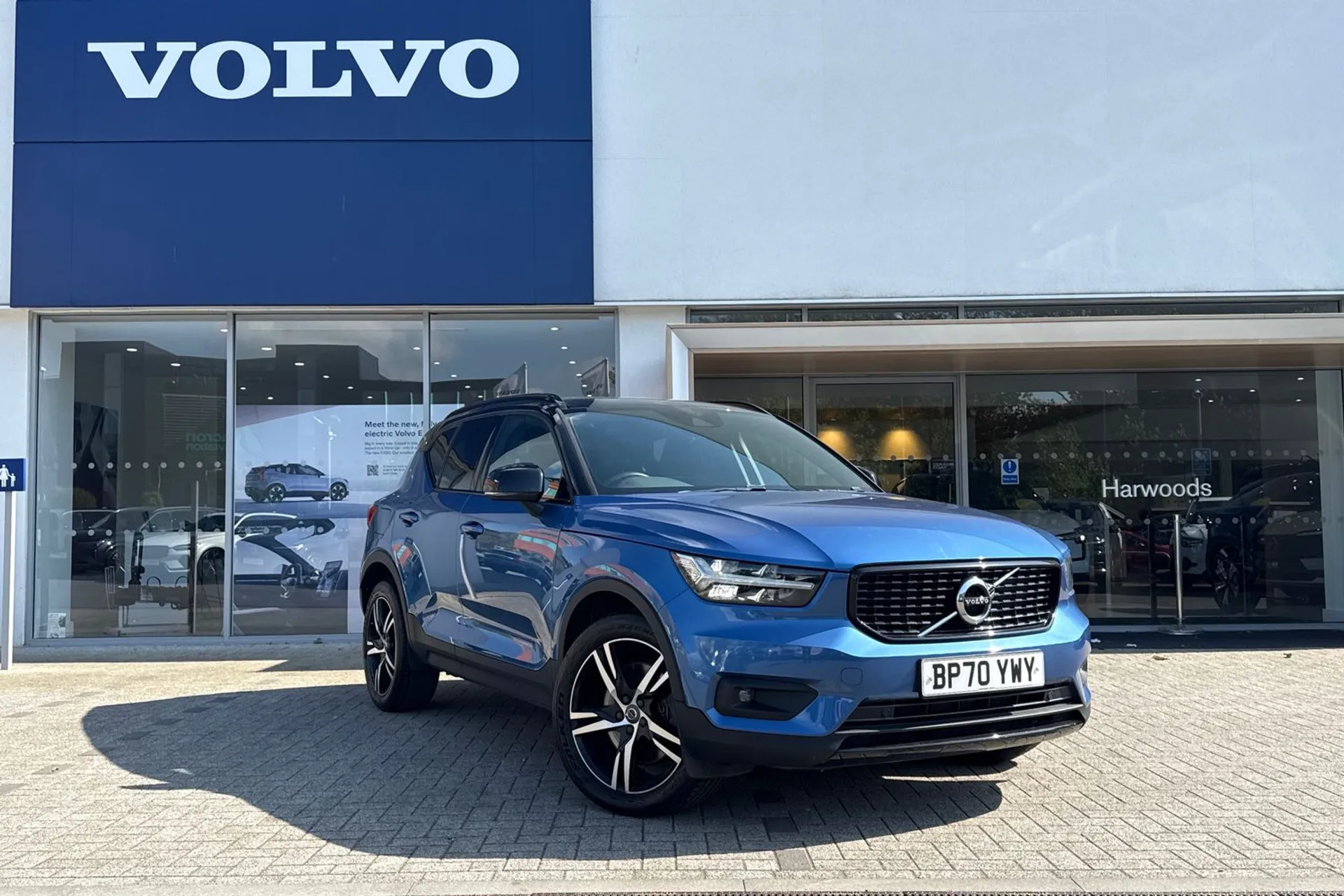 Volvo XC40 focused image