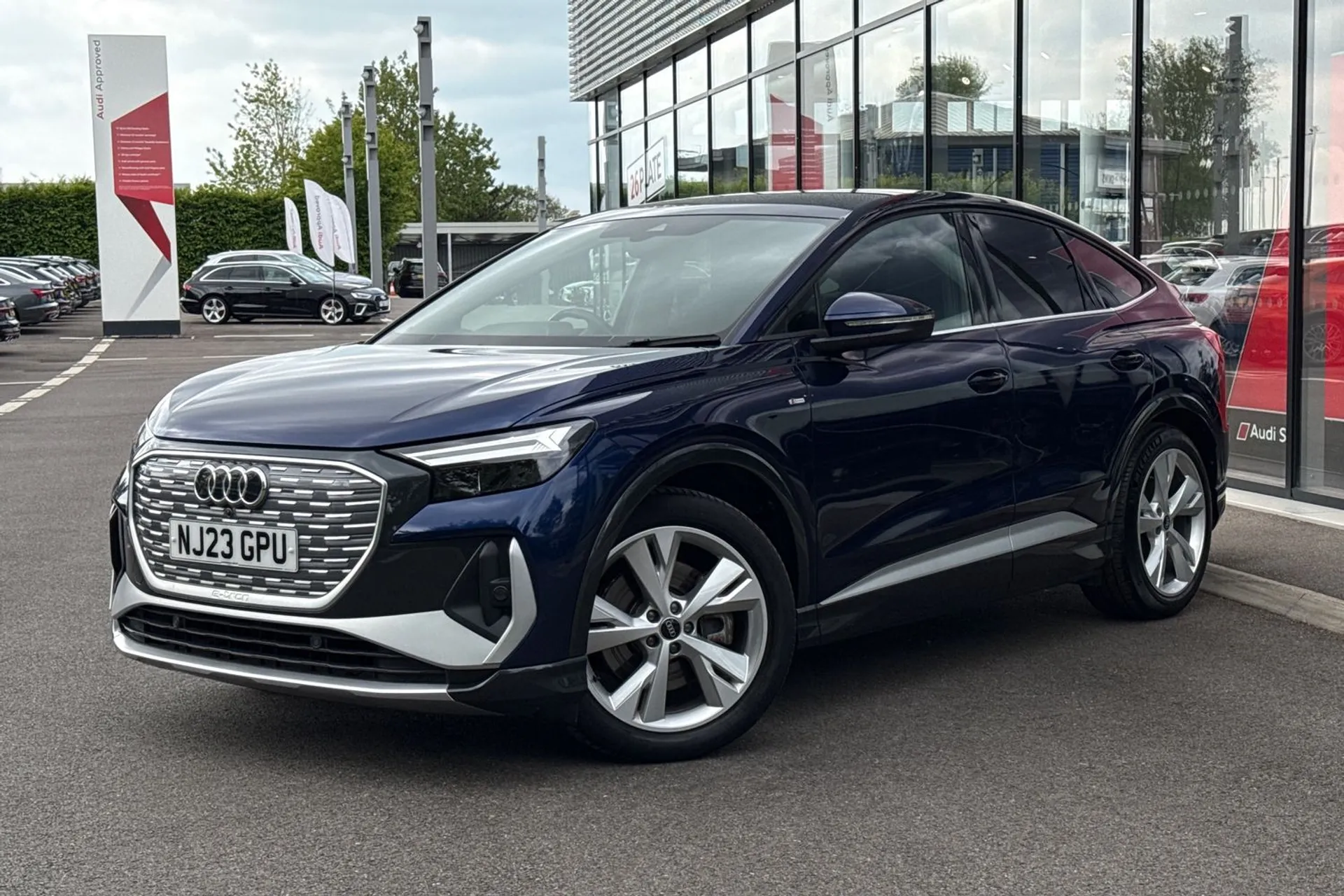 Audi Q4 thumbnail image number 6