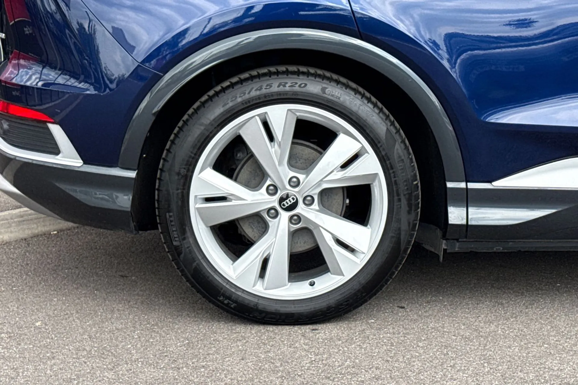 Audi Q4 thumbnail image number 21