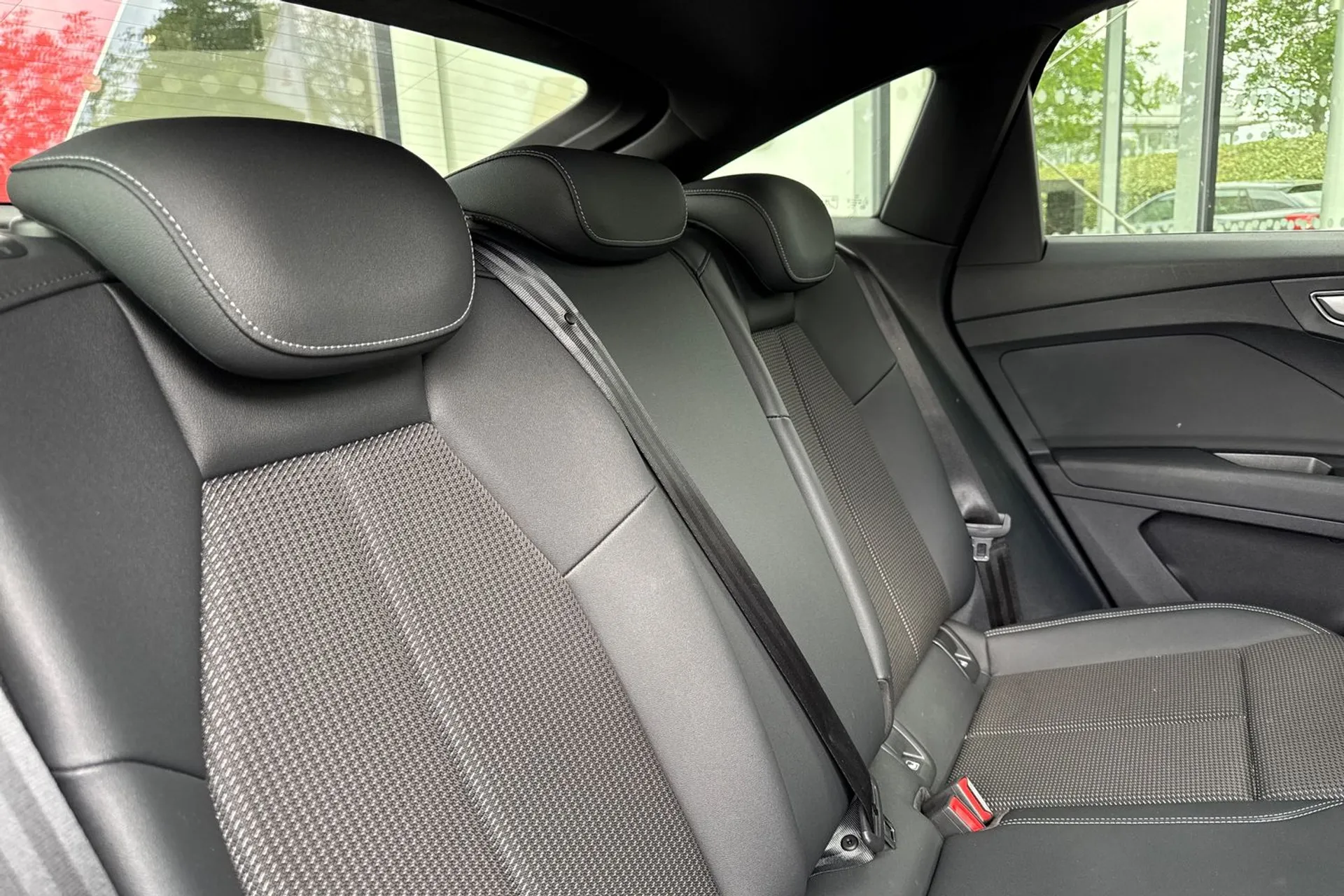 Audi Q4 thumbnail image number 36