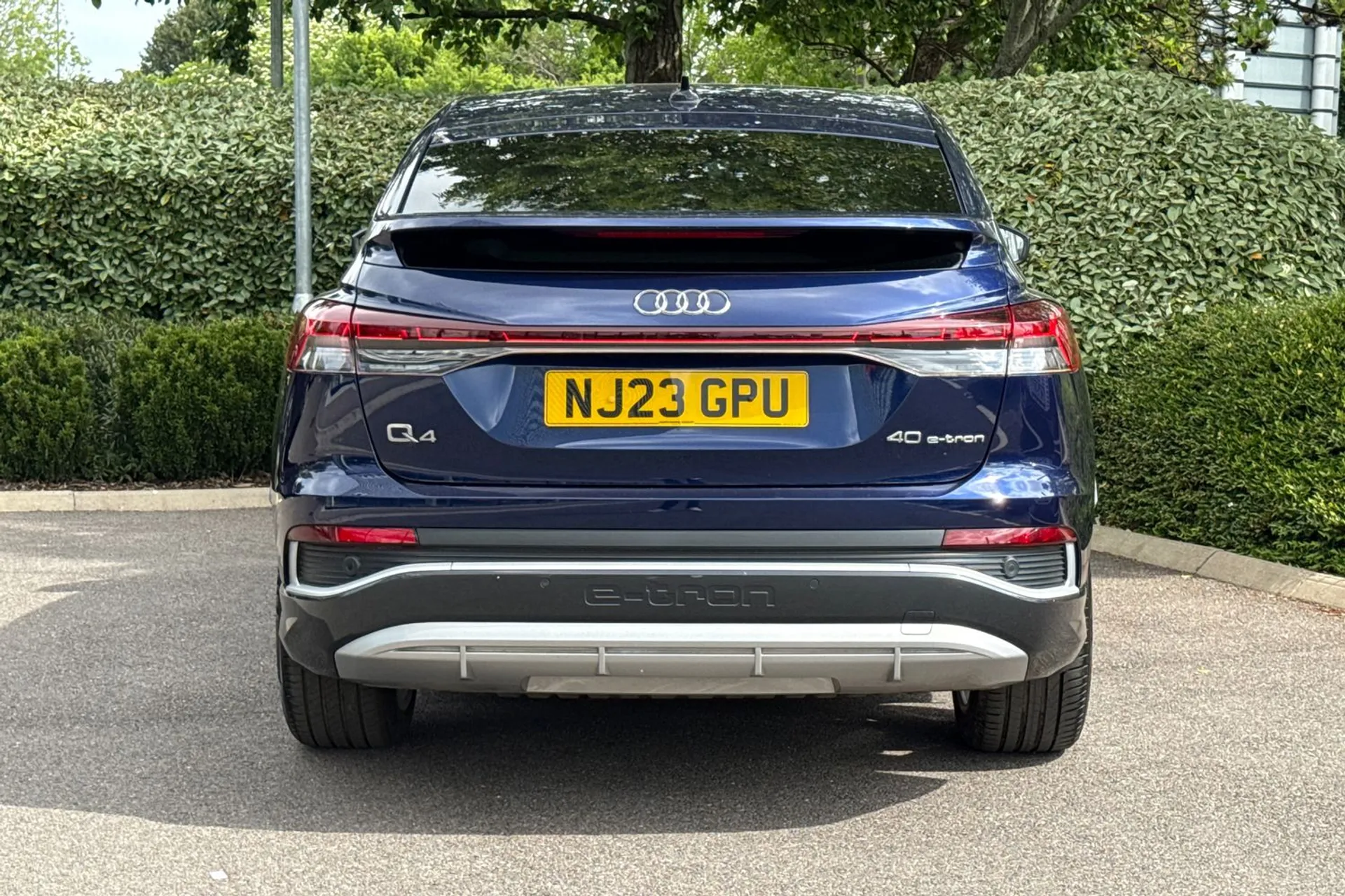 Audi Q4 thumbnail image number 13