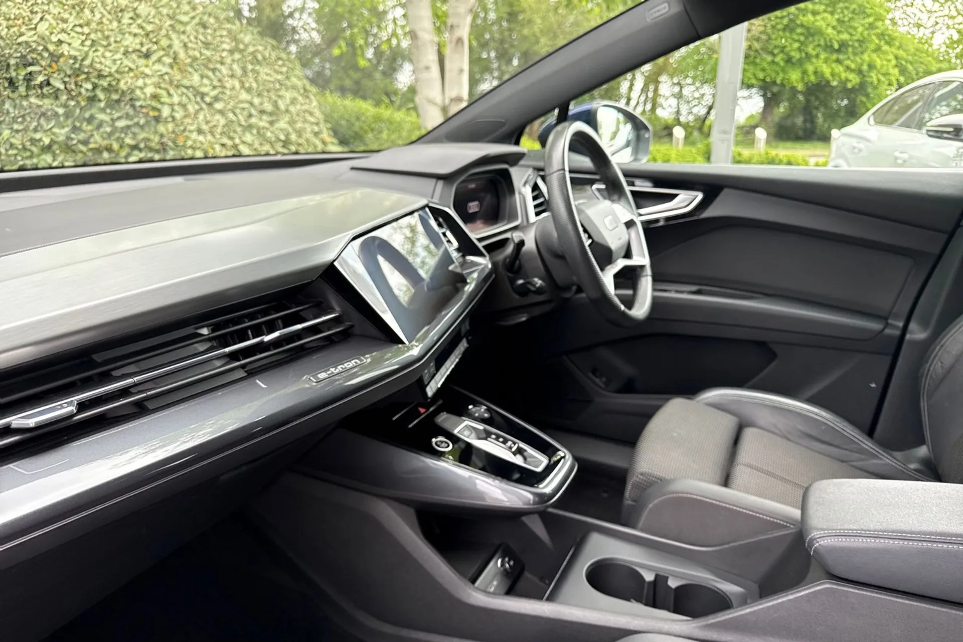 Audi Q4 thumbnail image number 23