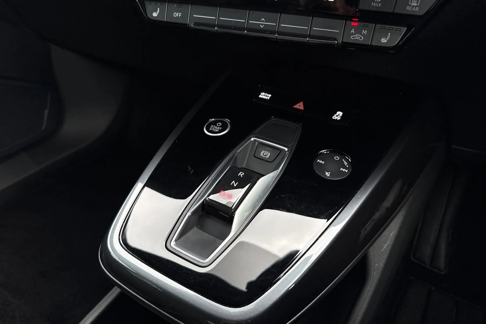 Audi Q4 thumbnail image number 20