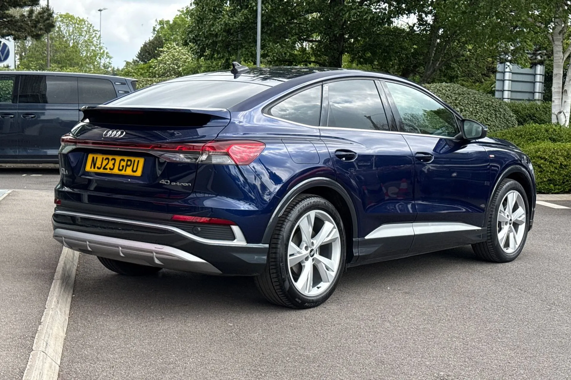 Audi Q4 thumbnail image number 9