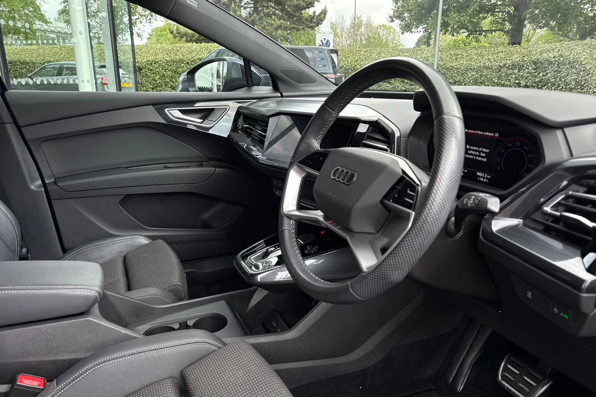 Audi Q4 thumbnail image number 12