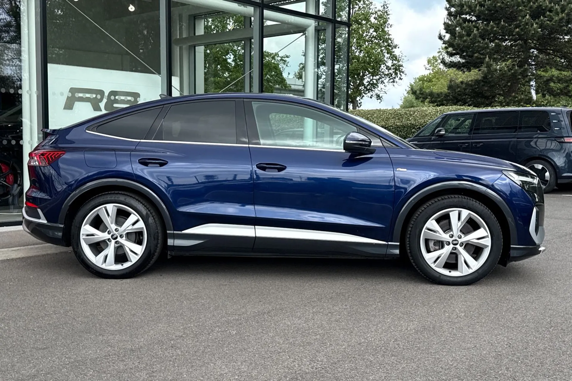 Audi Q4 thumbnail image number 2