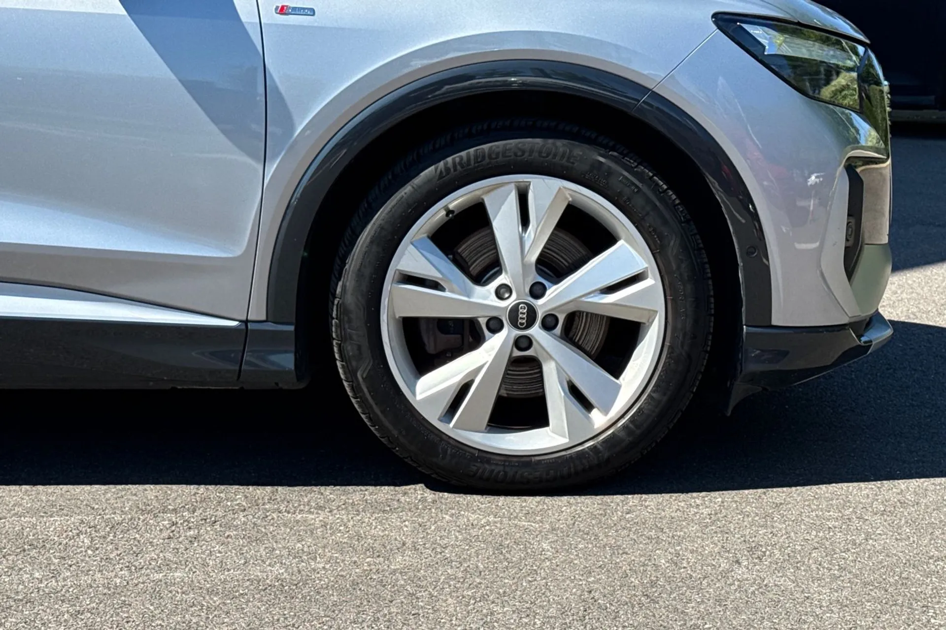 Audi Q4 thumbnail image number 25