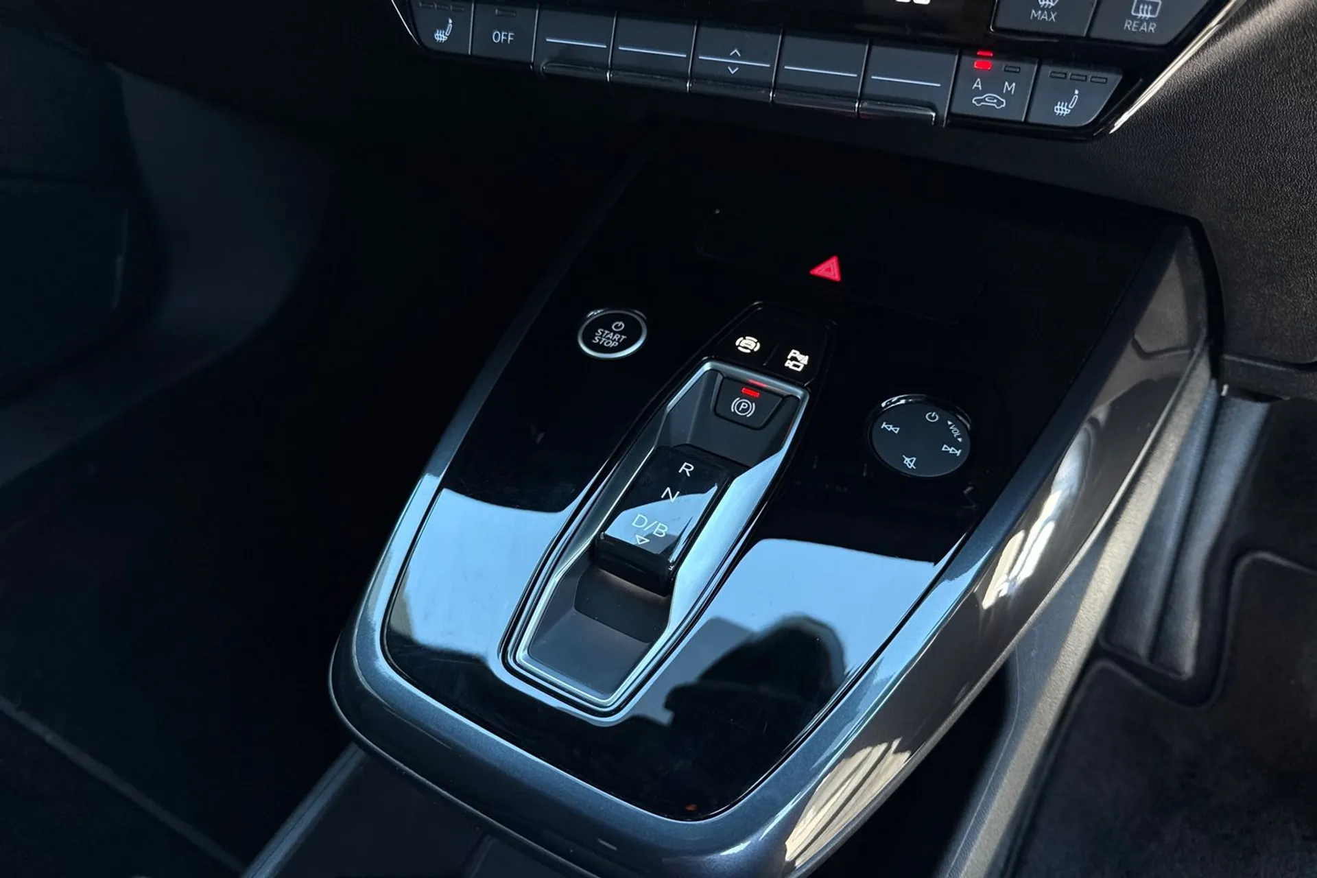 Audi Q4 thumbnail image number 12