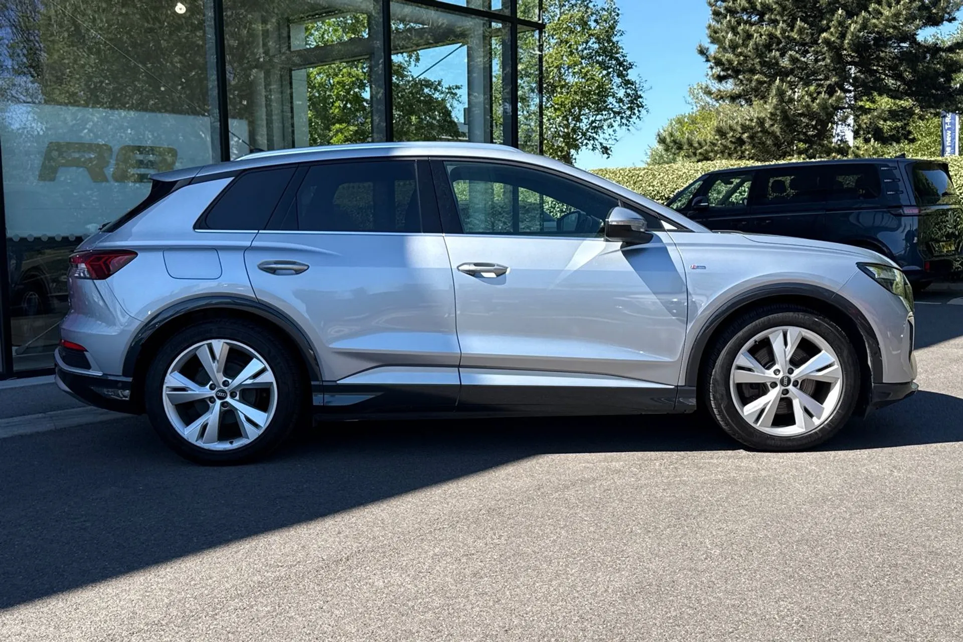 Audi Q4 thumbnail image number 2