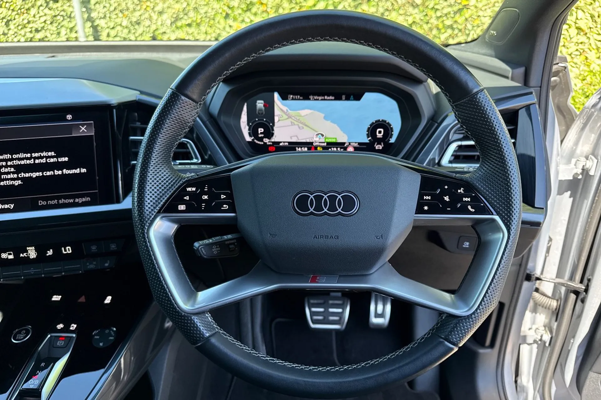 Audi Q4 thumbnail image number 11