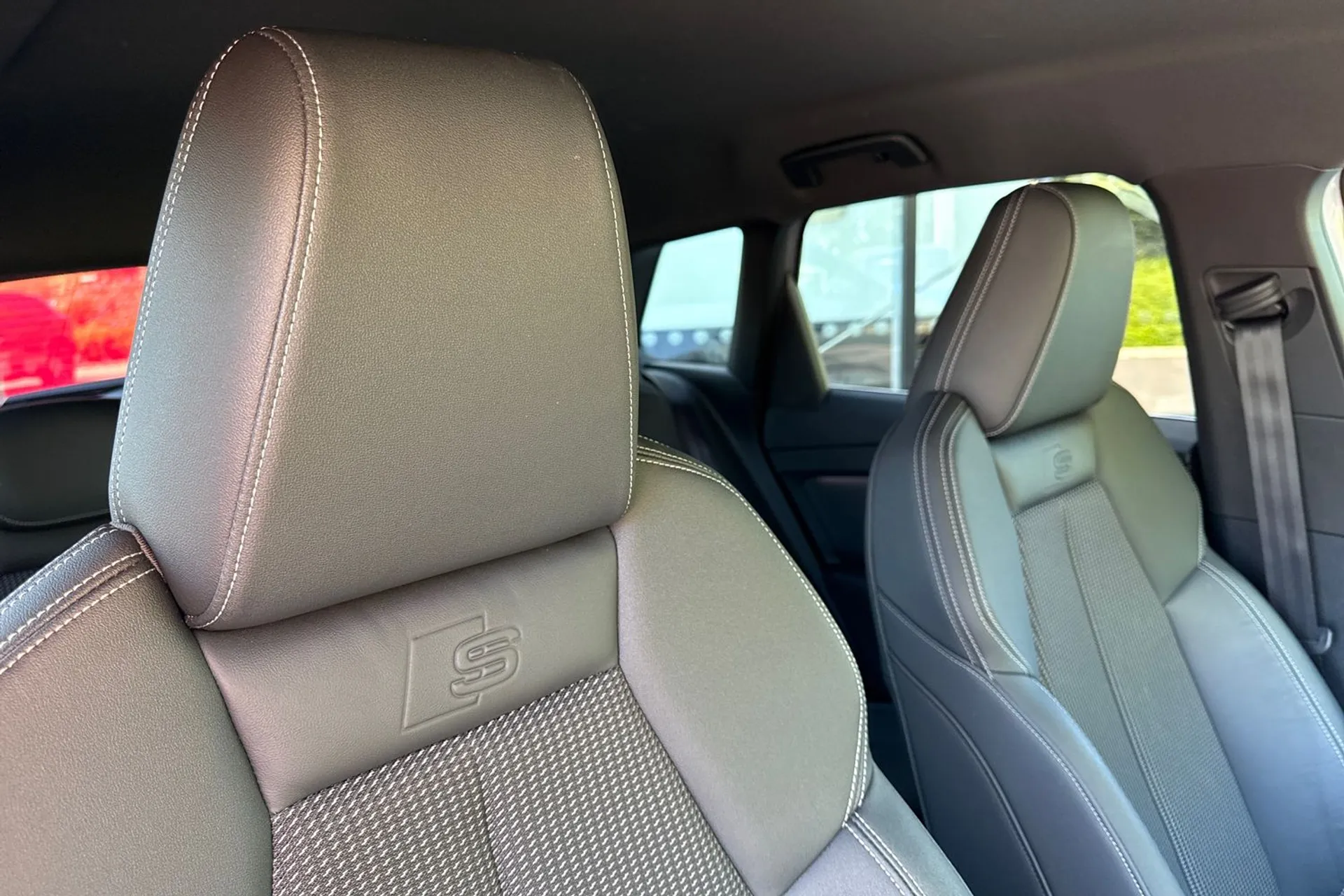 Audi Q4 thumbnail image number 32