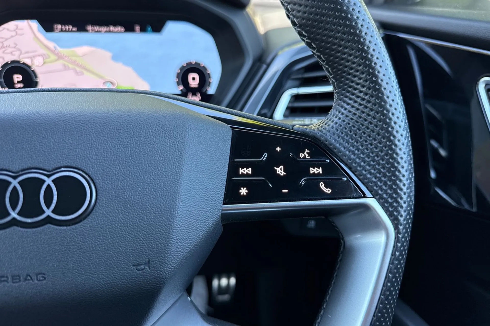 Audi Q4 thumbnail image number 17